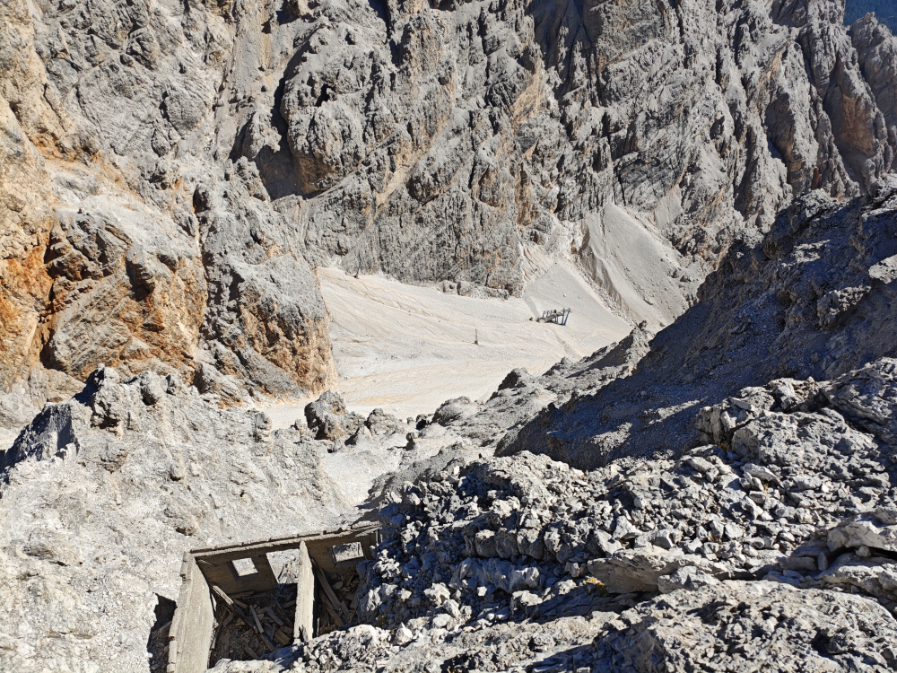 Klettersteig Ivano Dibona: Klettersteig Ivano Dibona: Blick zur alten Mittelstation  (Cresta Bianca)