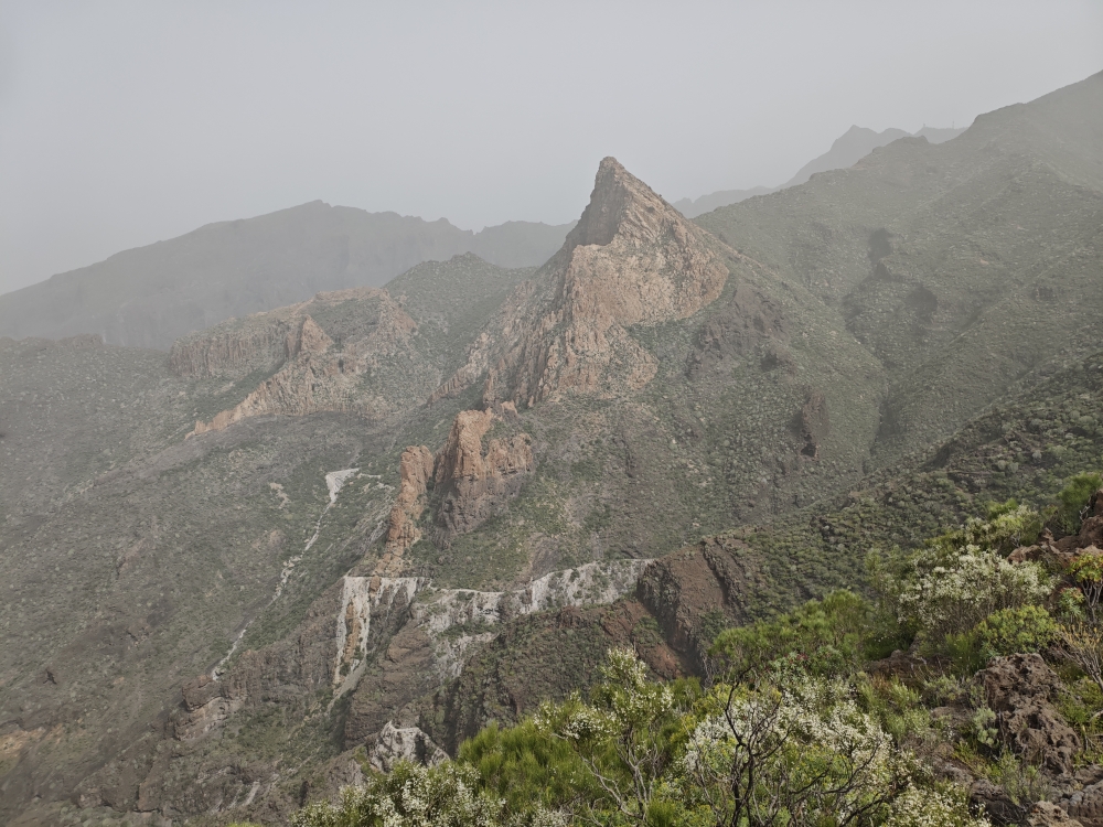 Wanderung Guama: Wanderung Guama: Blick zum Risco Blanco im Norden (Cruz de la Misioneros)