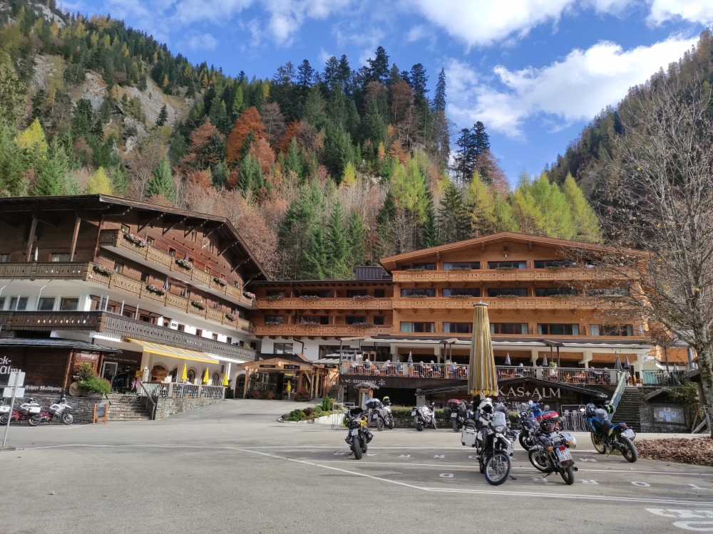 DIE ENG: Hotel
