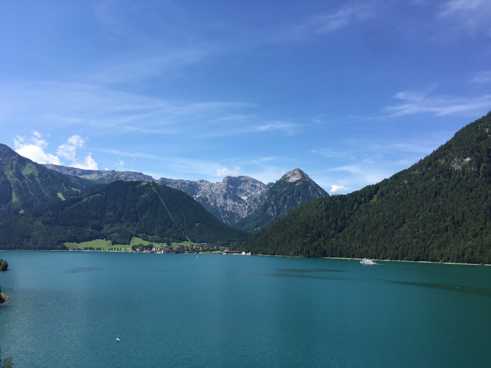 Wanderung Dristenkopf: Wanderung Dristenkopf: Blick über den Achensee zum Dristenkopf (rechts von der Bildmitte)