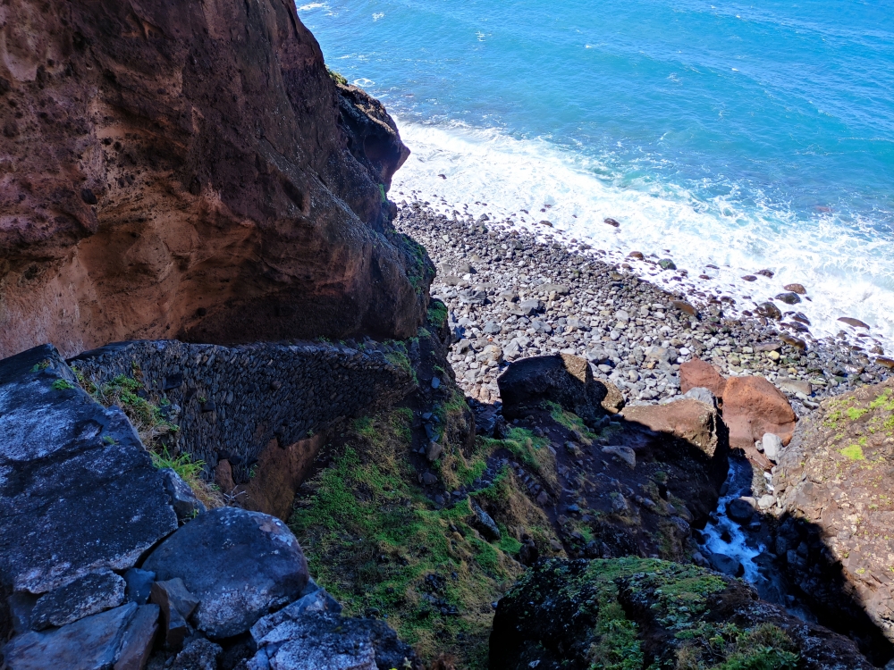 Wanderung Faja da Quebrada Nova: Alte Steintreppe in die Bucht