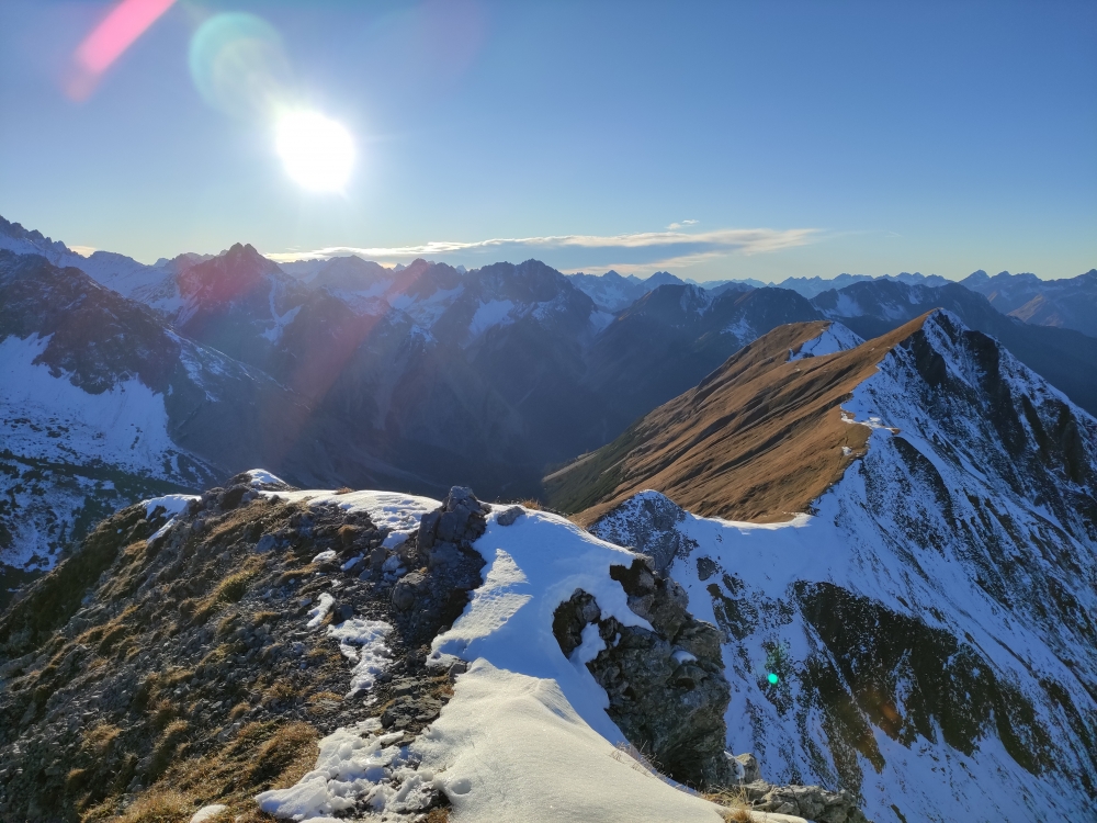 Wanderung Falscher Kogel: Wanderung Falscher Kogel: Blick auf Habart und Hochleisspitze im Westen (Falscher Kogel)