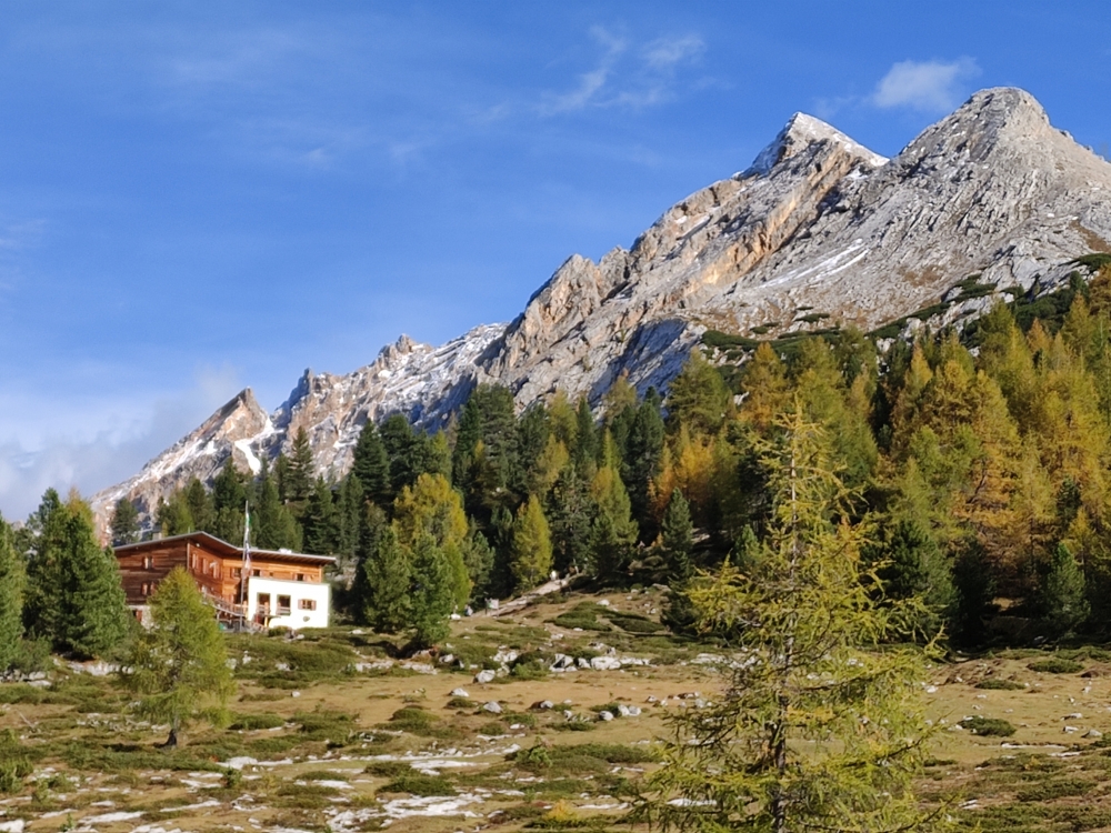 Wanderung Große Fanesalm: Wanderung Große Fanesalm: Blick auf die Faneshütte