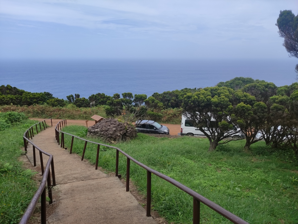 Wanderung Farol da Ponta dos Rosais: Aufstieg zum Aussichtsturm