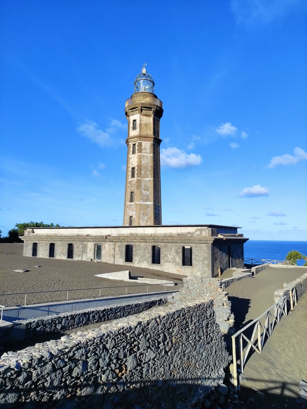 Wanderung Cabeco Verde: Wanderung Cabeco Verde: Leuchtturm (Farol dos Capelinhos)