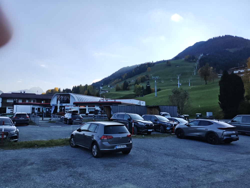 Wanderung Gaisberg: Wanderung Gaisberg: Parkplatz und Talstation