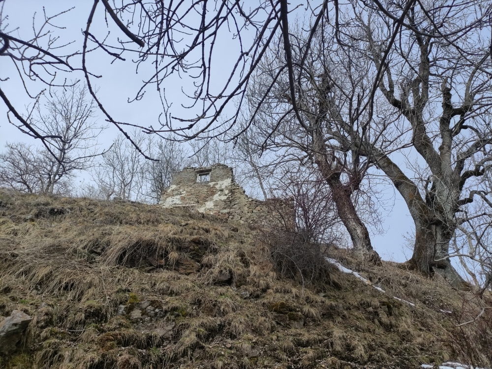 Wanderung Kreuzwiesen Alm: Wanderung Kreuzwiesen Alm: Verfallene Gebäude (Gargitt)