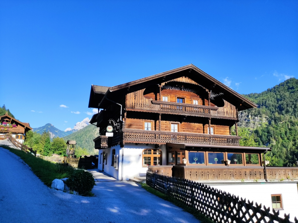 Klettersteig Hackenköpfe und Sonneck: Klettersteig Hackenköpfe und Sonneck: Gasthaus Veitenhof bei Kaiserwetter