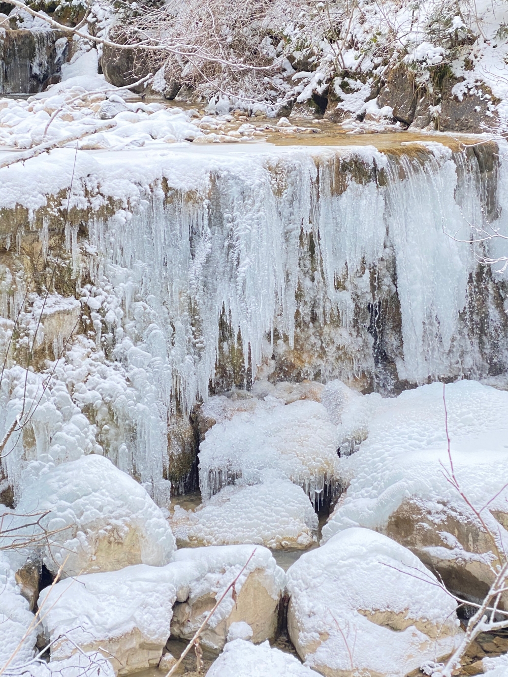 Wanderung Steckenbergkreuz: Wanderung Steckenbergkreuz: Wasserfall in Eis
