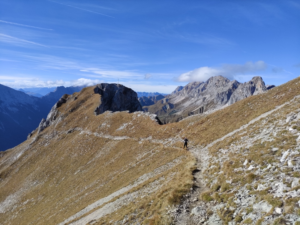 Wanderung Gehrenspitze-Überschreitung: Schmaler Pfad am Kirchl vorbei