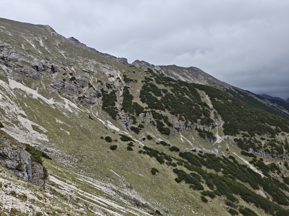 Wanderung Geierköpfe-Hauptgipfel: Horizontale Querung unter den Geierköpfen
