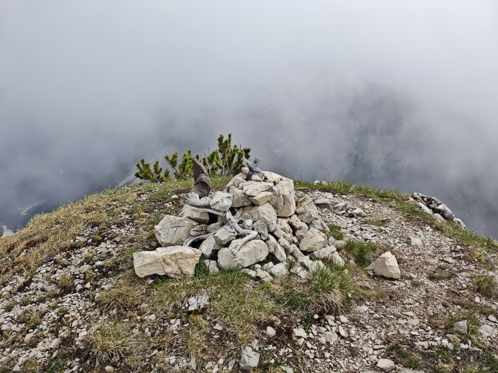 Wanderung Geierköpfe-Hauptgipfel: Wanderung Geierköpfe-Hauptgipfel: Gipfelkreuzchen (Geierköpfe-Ostgipfel)