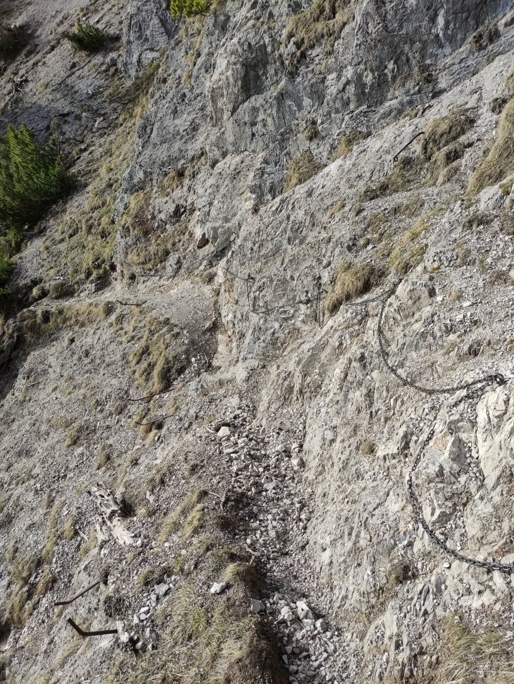 Wanderung Geierköpfe-Westgipfel: Stahlketten-Sicherung