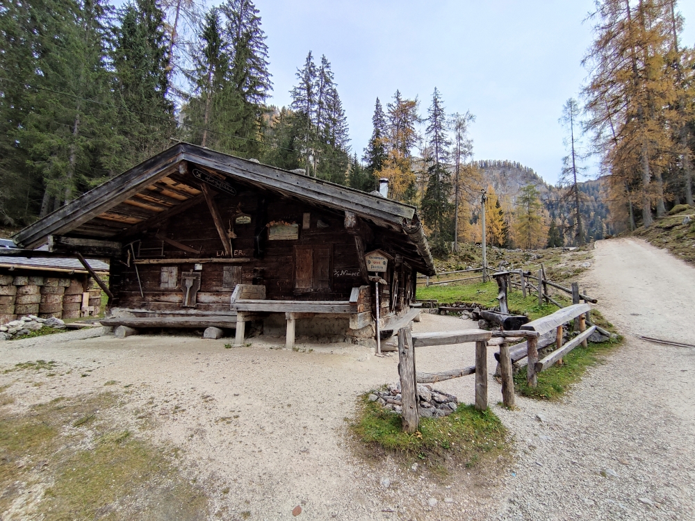 Wanderung Schneibstein und Windschartenkopf: Wanderung Schneibstein und Windschartenkopf: Enzianbrennerei (Grassl-Enzianbrennhütte)