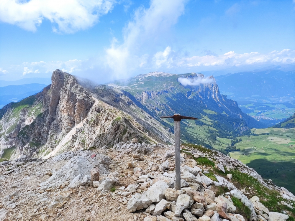Laurenzi Klettersteig und Maximiliansteig: Laurenzi Klettersteig und Maximiliansteig: Gipfelkreuz (Großer Rosszahn)