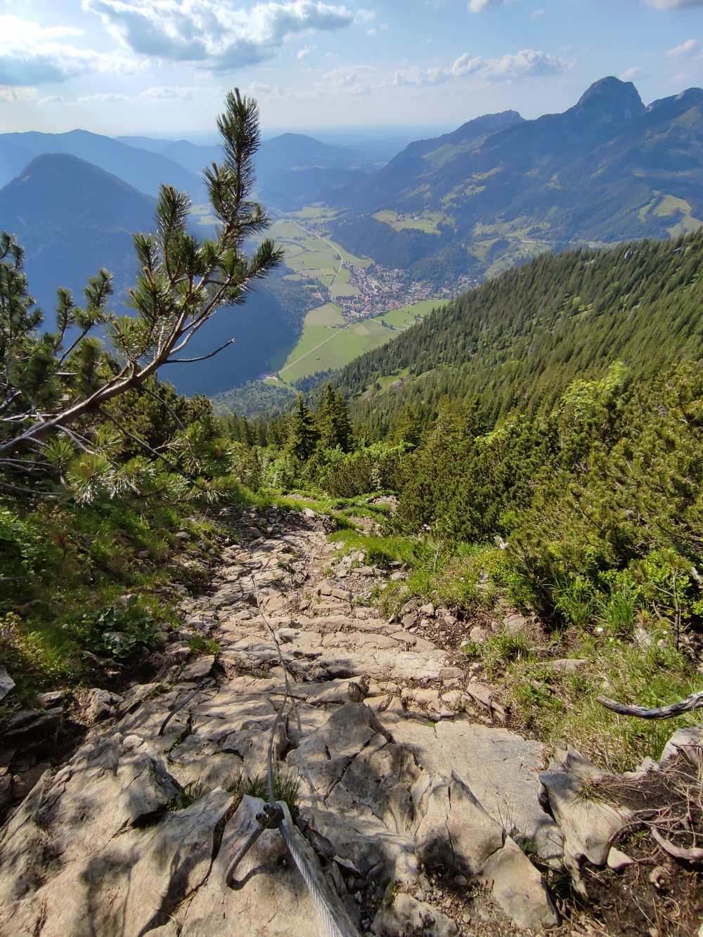 Wanderung Großer Traithen: Ein paar Drahtseil-Stellen - man kommt auch ohne hoch aber ein normaler Wanderweg ist es nicht mehr