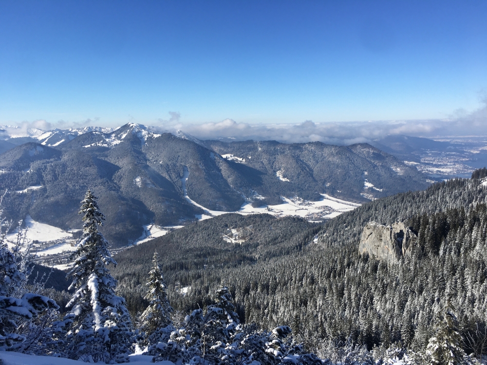 Wanderung Risserkogel: Wanderung Risserkogel: Blick vom Grubereck mit dem darunterliegenden Daffenstein über Kreuth zum Hirschberg