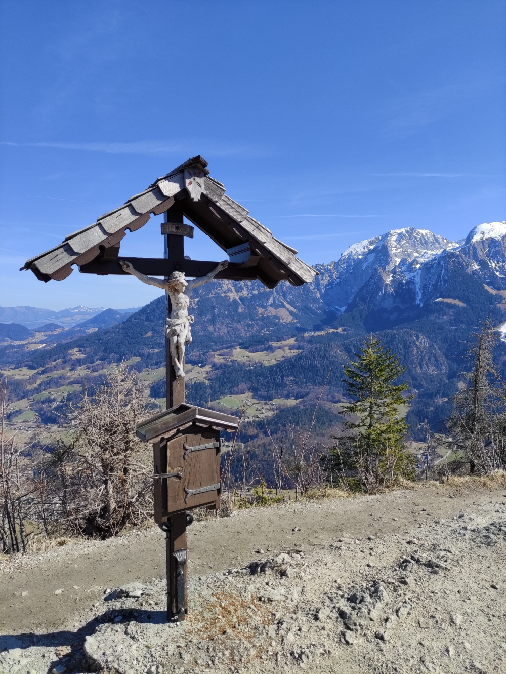 Wanderung Archenkanzel: Wanderung Archenkanzel: Gipfelkreuz mit Blick zum Hoher Göll (Grünstein)