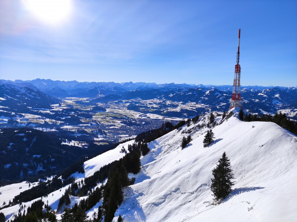 Wanderung Grünten von Kranzegg: Wanderung Grünten von Kranzegg: Blick zum Sendemast auf der Hochwartspitze und Richtung Oberstdorf (Grünten)
