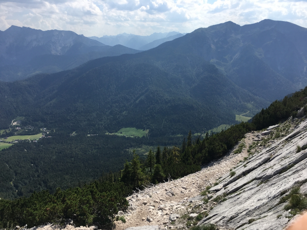 Wanderung Guffert: An der Kletterwand vorbei