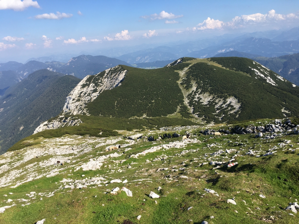 Wanderung Guffert: Blick vom Guffert-Abstieg auf den Guffertstein