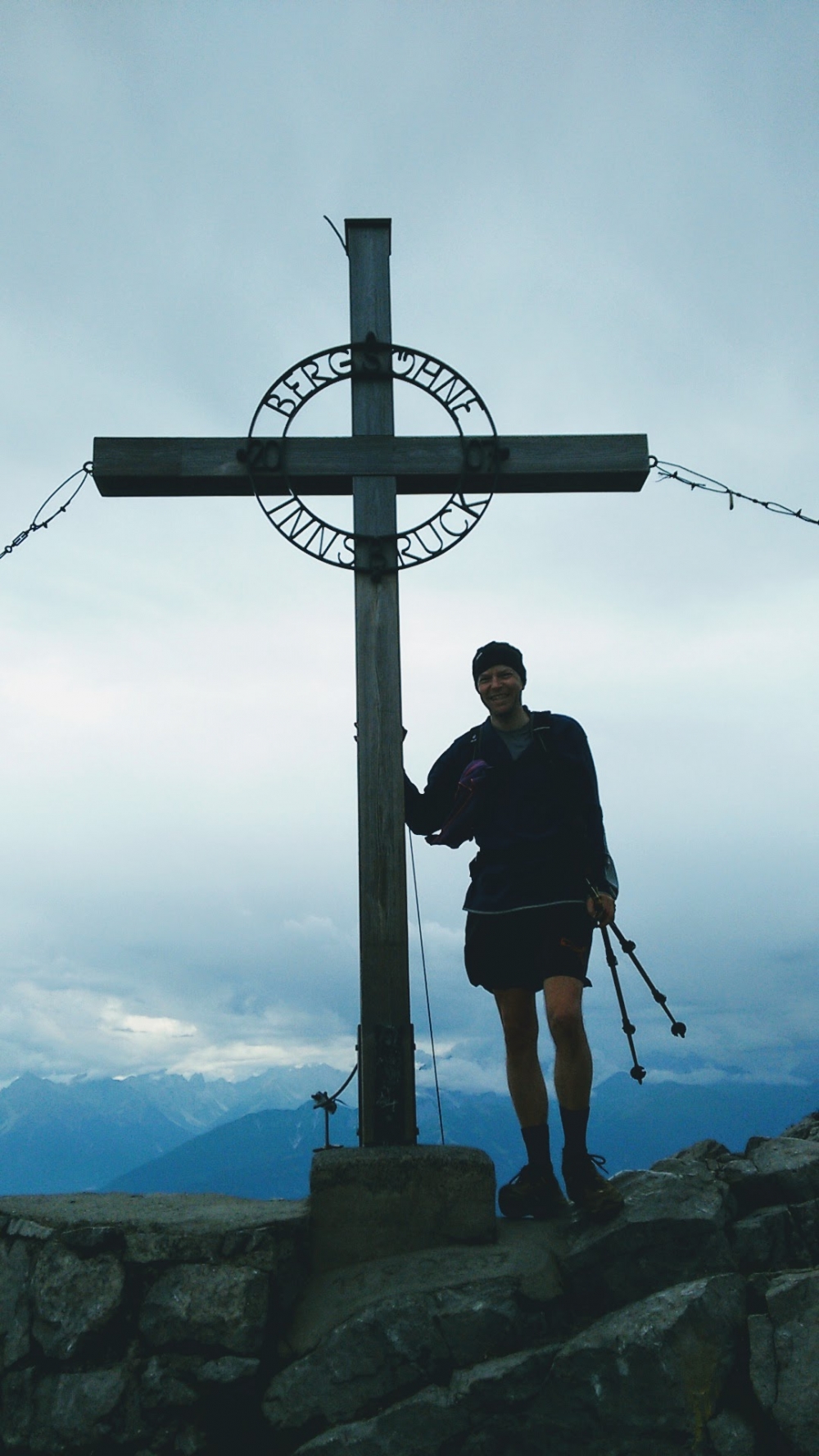 Hafelekarspitze -> Enzianhütte: Gipfelkreuz Hafelekarspitze