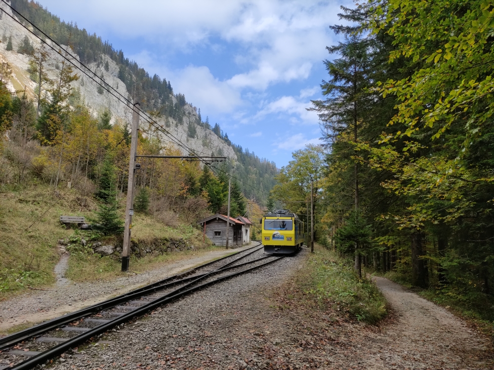 Wanderung Wendelstein aus dem Inntal: Wanderung Wendelstein aus dem Inntal: Die Wendelsteinbahn an der Haltestelle Aipl