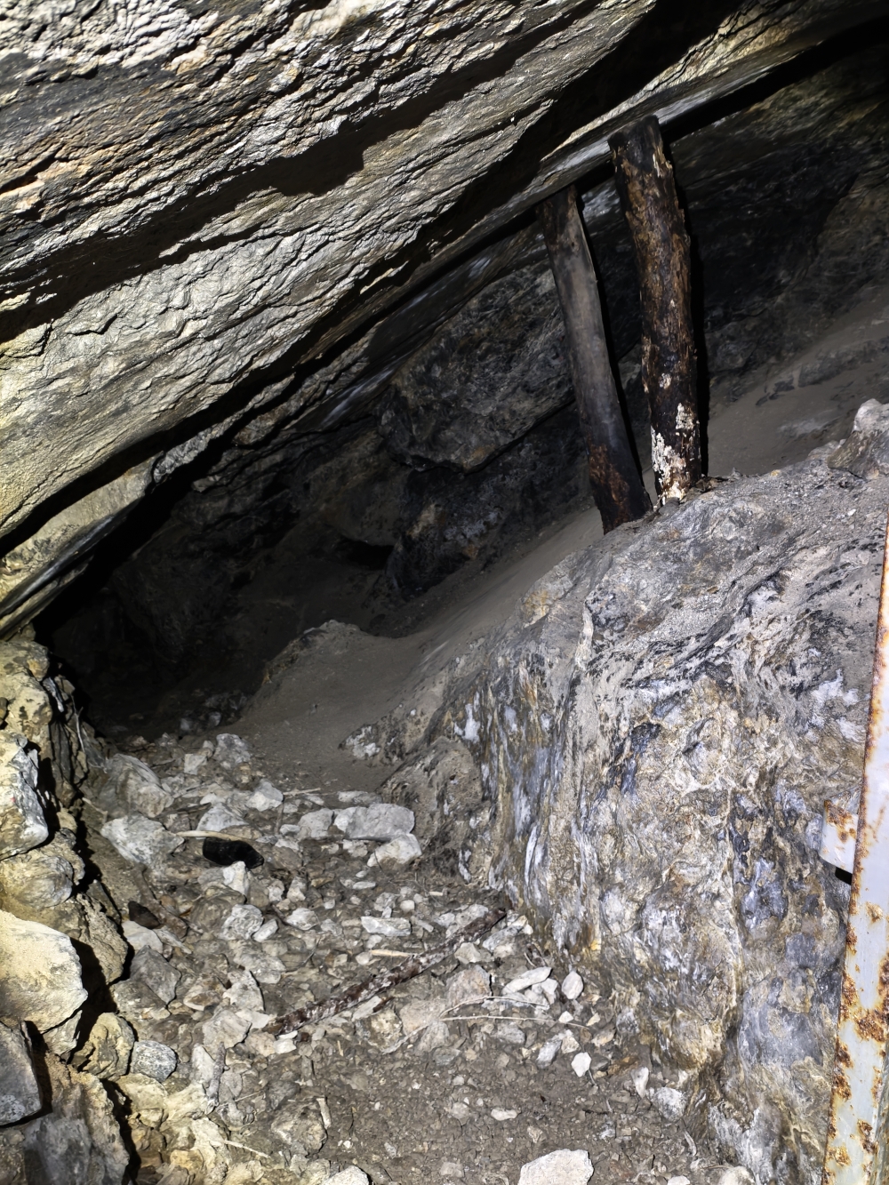 Wanderung Tschirgant: Wanderung Tschirgant: Im Heinrichstollen