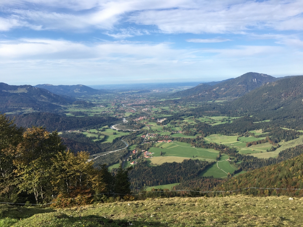 Wanderung Hochalm: Wanderung Hochalm: Blick durchs Isartal über Lenggries nach Bad Tölz (Hochalm)