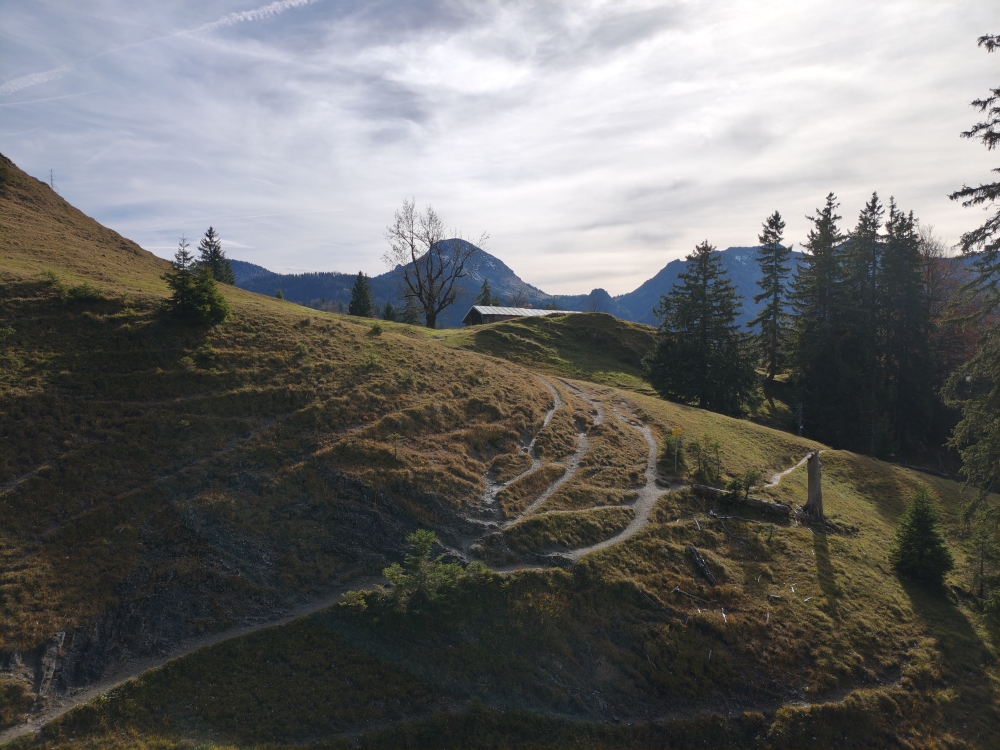 Wanderung Hochalm: Blick über die Hölleialm zum Juifen