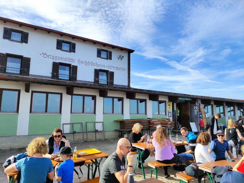 Wanderung Hochfelln von Steinbergalm: Wanderung Hochfelln von Steinbergalm: Rast (Hochfellnhaus)