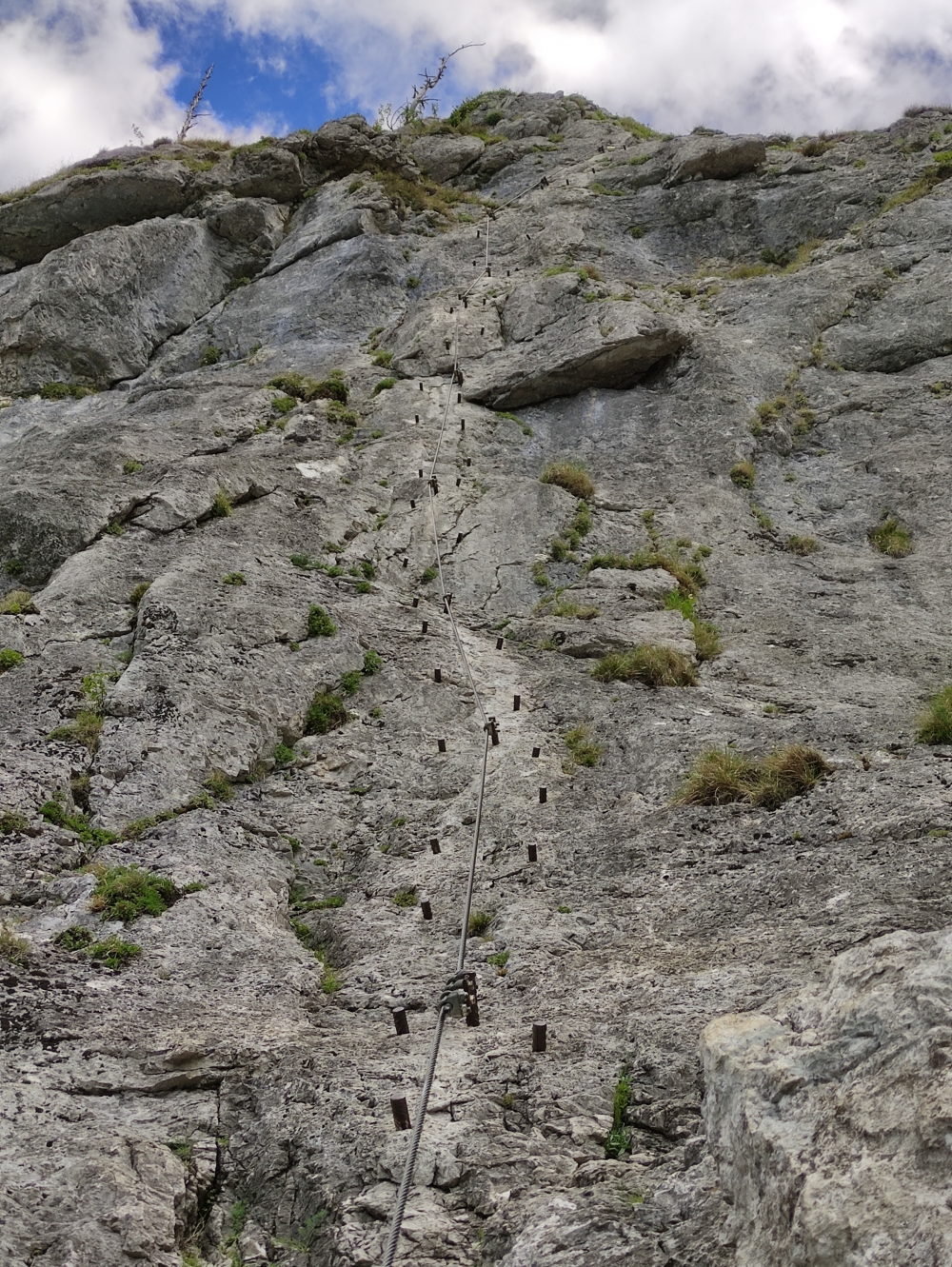 Mahdlgupf Klettersteig zum Hochleckenhaus: Die typischen Stifte die einen über 600 hm begleiten
