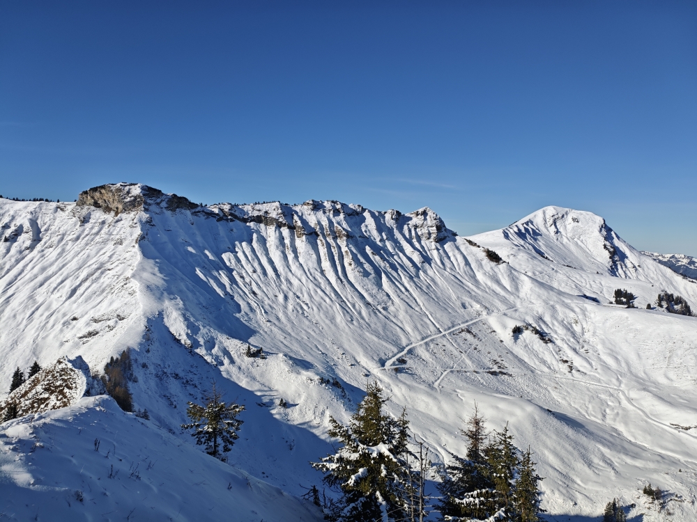 Wanderung Hochplatte: Wanderung Hochplatte: Blick nach Westen mit Kafell (links) und Marbichler Spitze (Hochplatte)