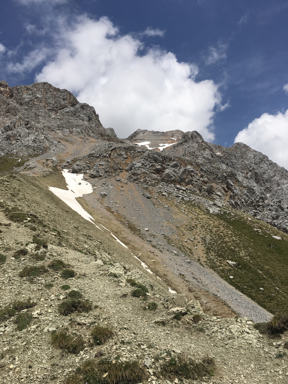 Wanderung Hochwanner: Im letzten Teil fast weglos mit losem Gestein