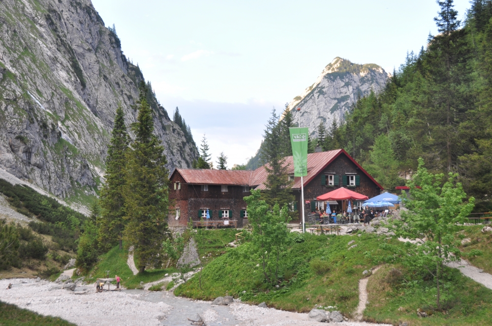 Wanderung Zugspitze über Höllental: Wanderung Zugspitze über Höllental: Die alte Höllentalangerhütte (bis 2013)