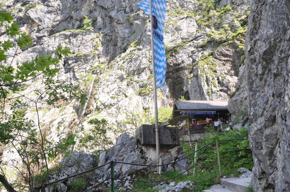 Wanderung Schwarzenkopf: Wanderung Schwarzenkopf: Hier startet der Weg durch die Höllentalklamm (Höllentaleingangshütte)