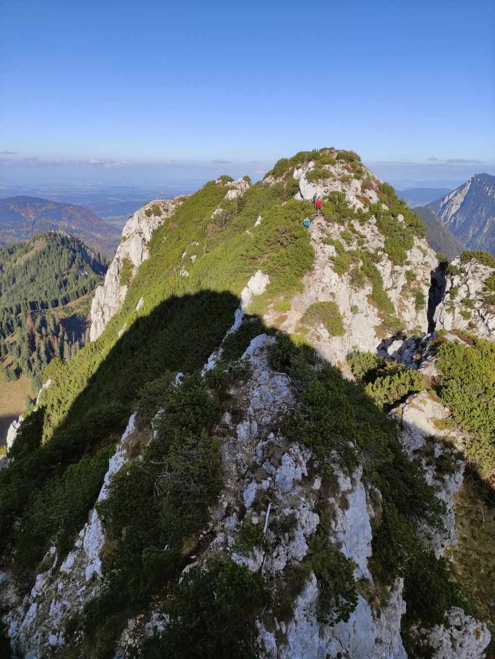 Wanderung Hörndlwand Ostgipfel: Über den Grat geht es zum Ostgipfel mit IIer-Kletterstelle