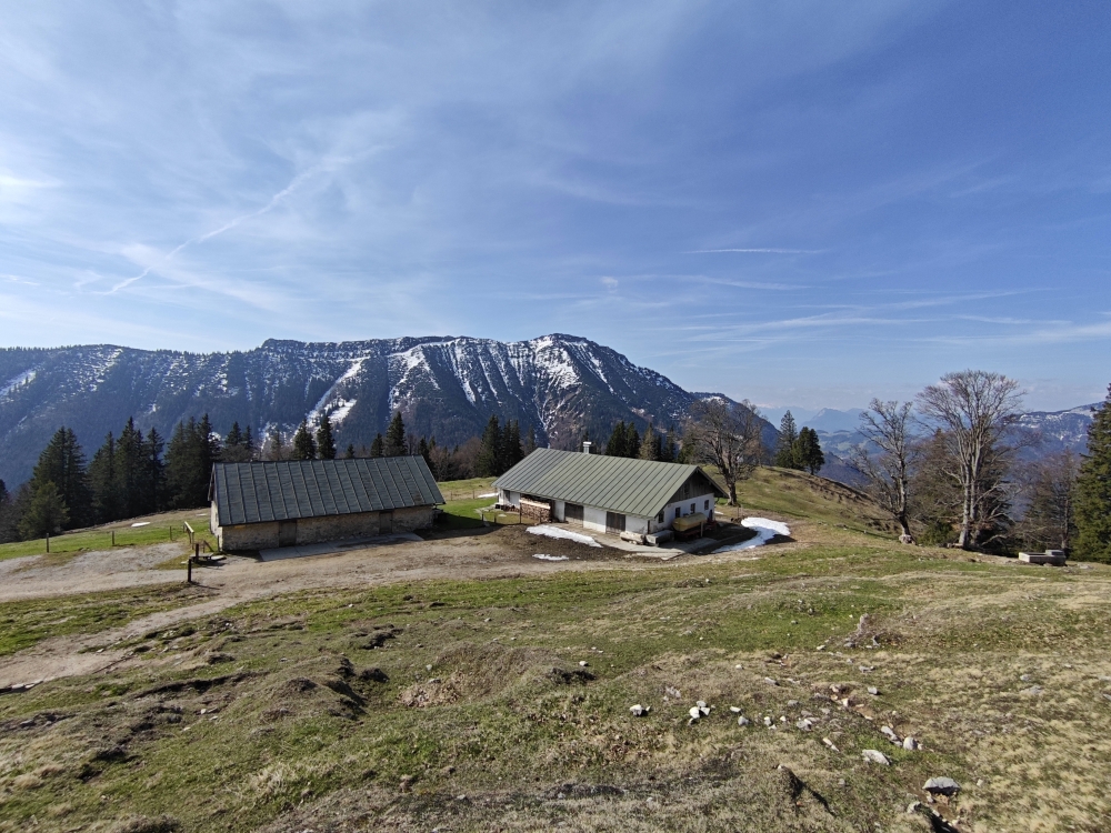 Bike & Hike Sonnwendwand: Bike & Hike Sonnwendwand: Hofbauernalm gegenüber der Achentaler Wände