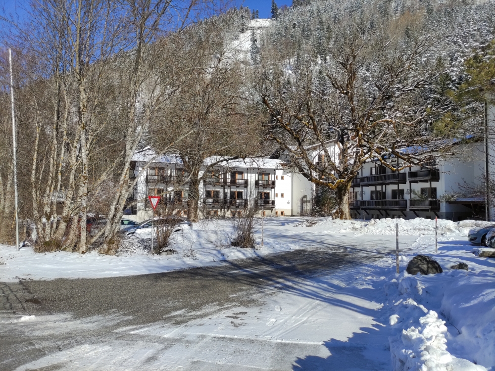 Wanderung Fleischbank: Wanderung Fleischbank: Parkplätze rund um das ehemalige Hotel