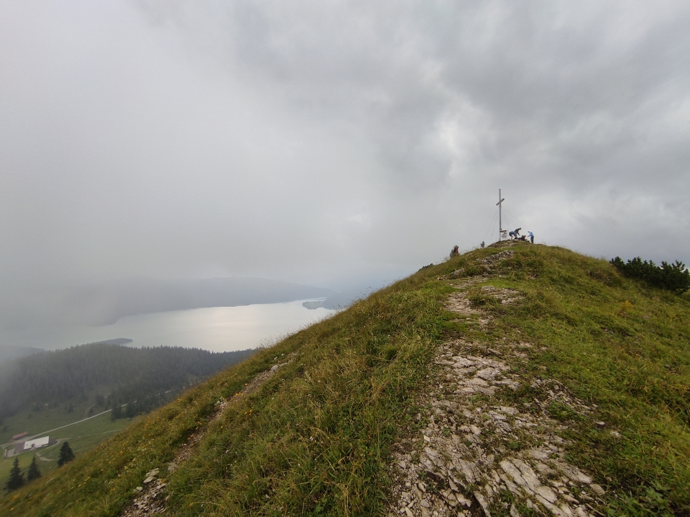 Wanderung Hirschhörnlkopf & Jochberg: Wanderung Hirschhörnlkopf & Jochberg: Jochberg-Gipfel mit Walchensee