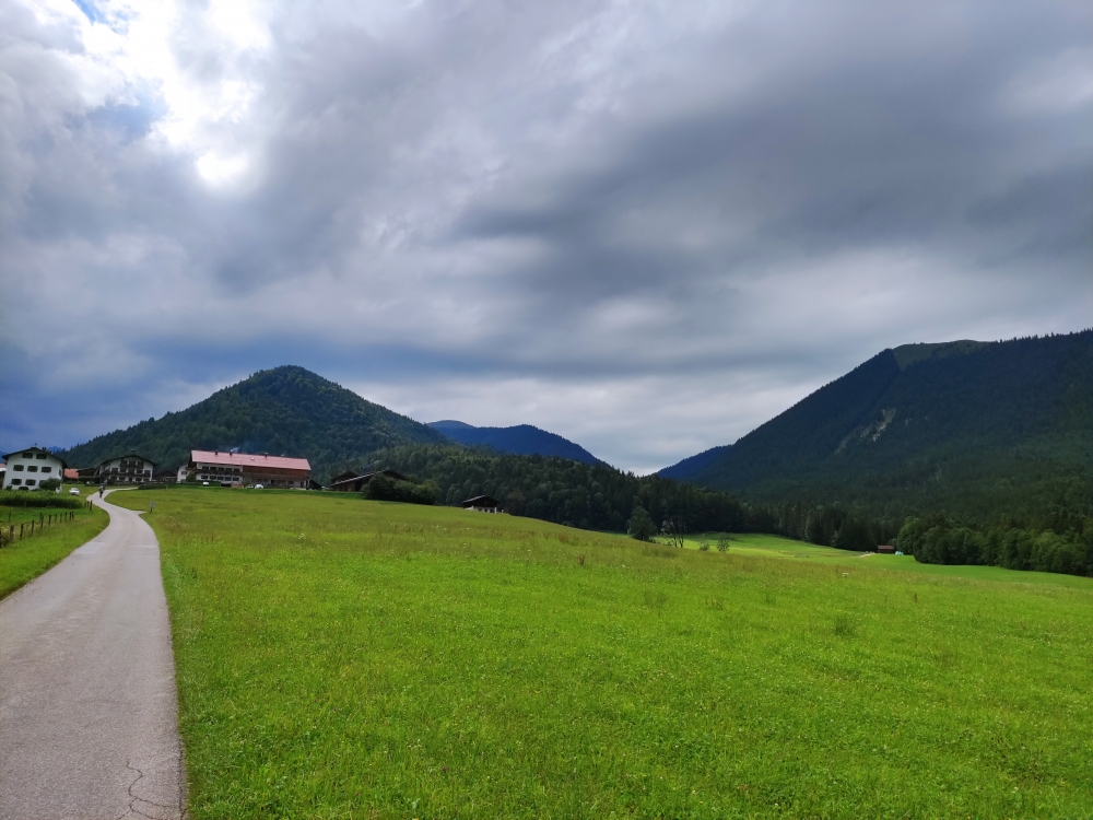Wanderung Hirschhörnlkopf & Jochberg: Psengberg (links), Jochberg (mitte hinten) und Hirschhörnlkopf (rechts)