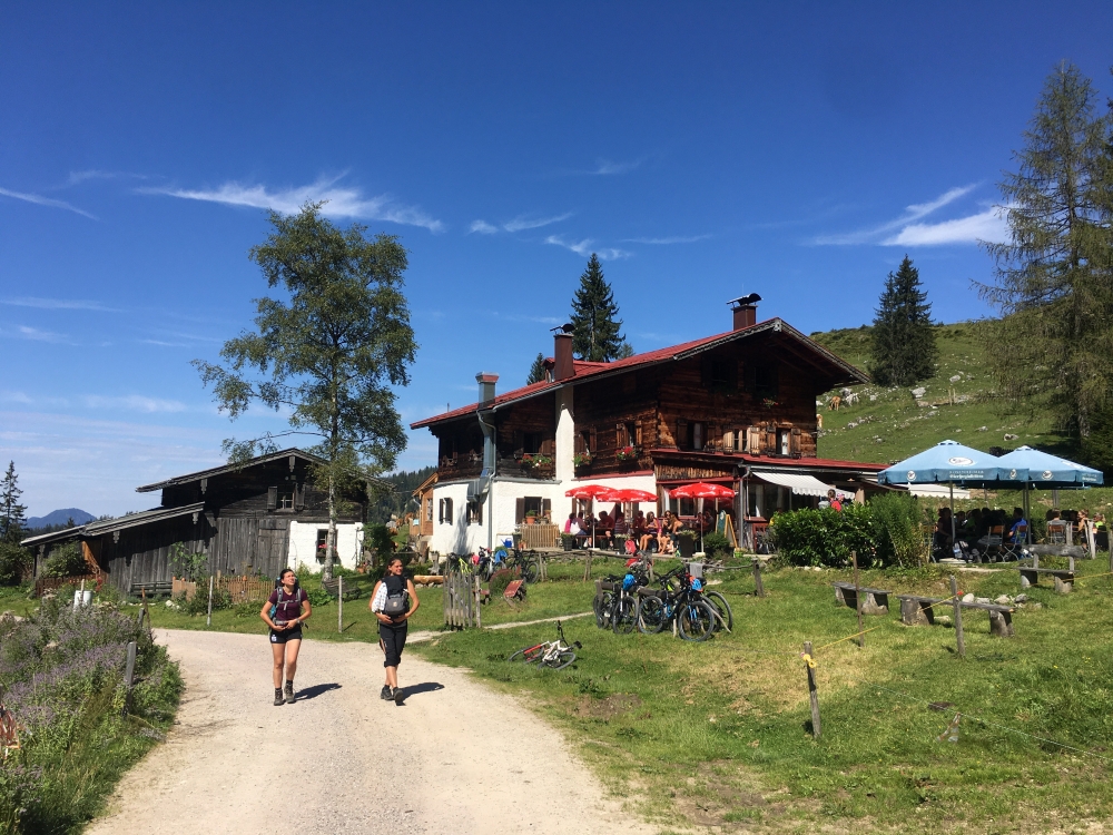 Klettersteig Hackenköpfe und Sonneck: Klettersteig Hackenköpfe und Sonneck: Die urige Kaindlhütte