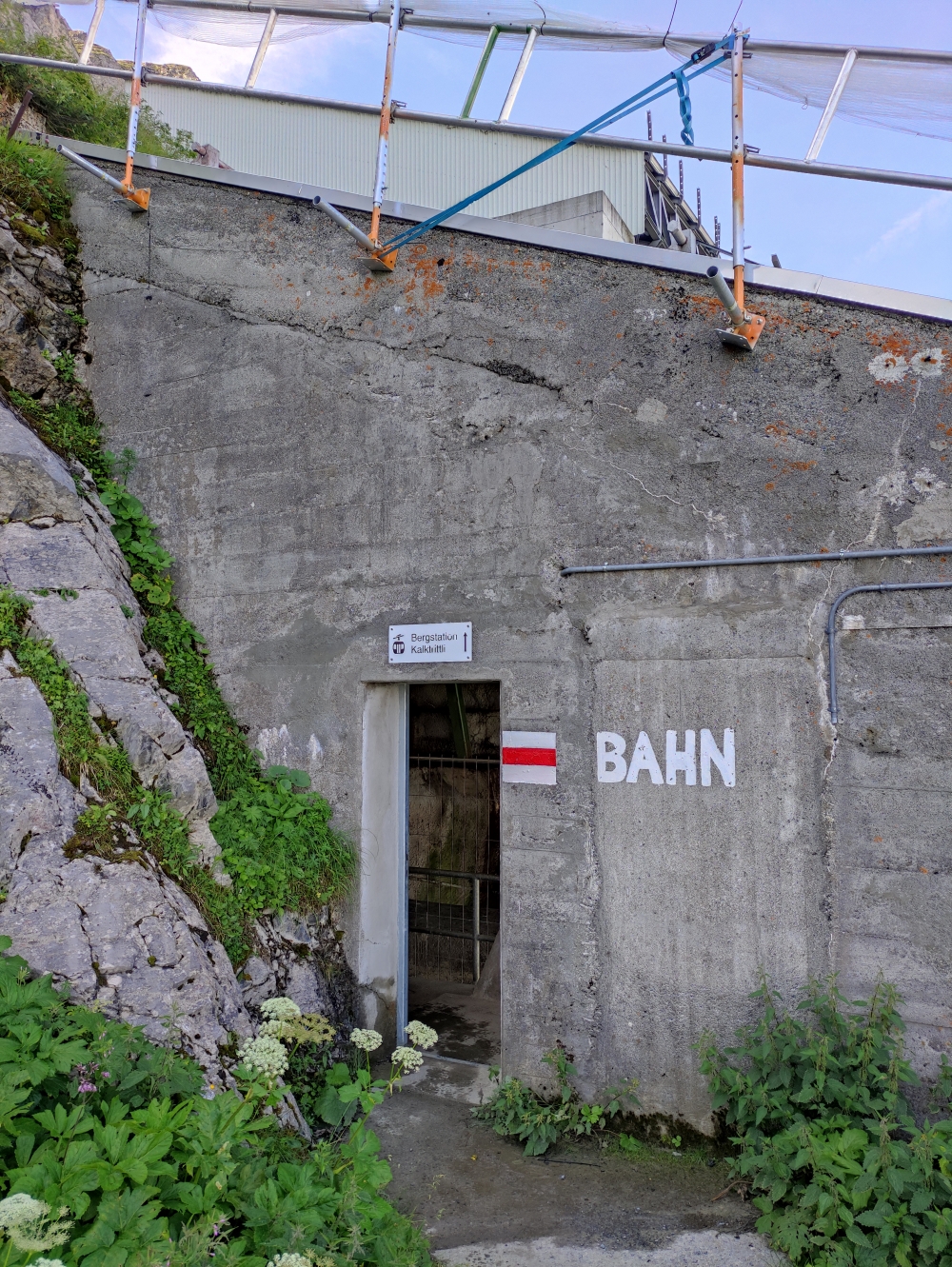 Wanderung Kistenpasshütte: Wanderung Kistenpasshütte: Eingang bzw Ausgang (Kalktrittli)