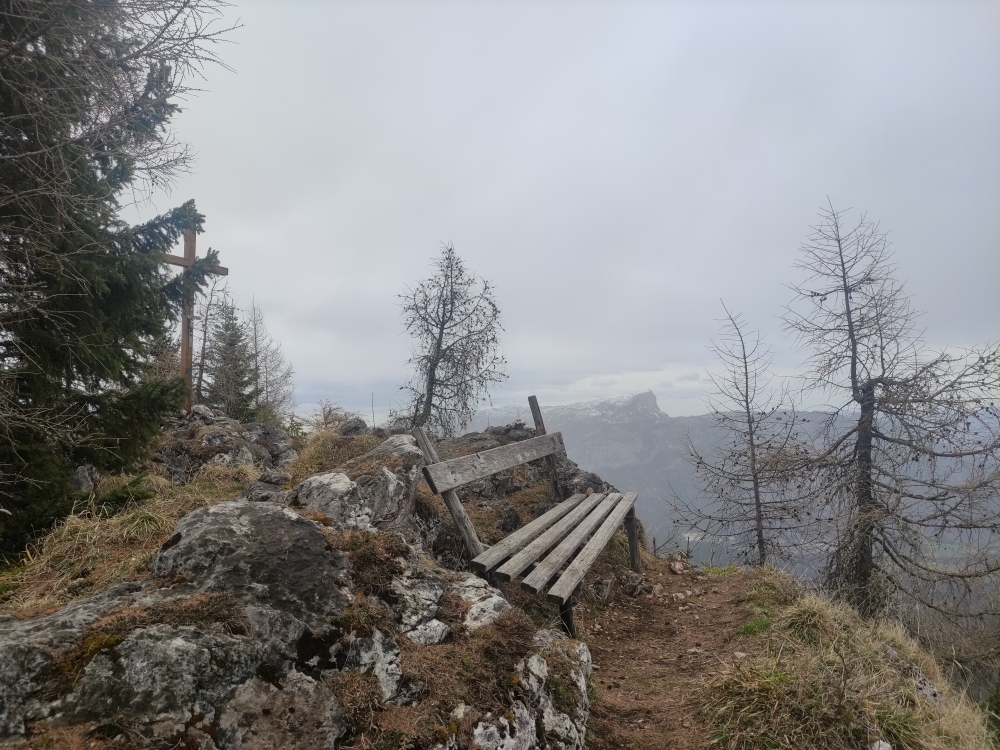 Wanderung Karspitz: Wanderung Karspitz: Bankerl am Gipfel (Karspitz)