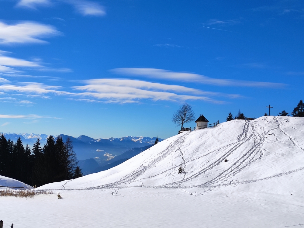 Wanderung Karspitze: Wanderung Karspitze: Karspitze mit Kapelle