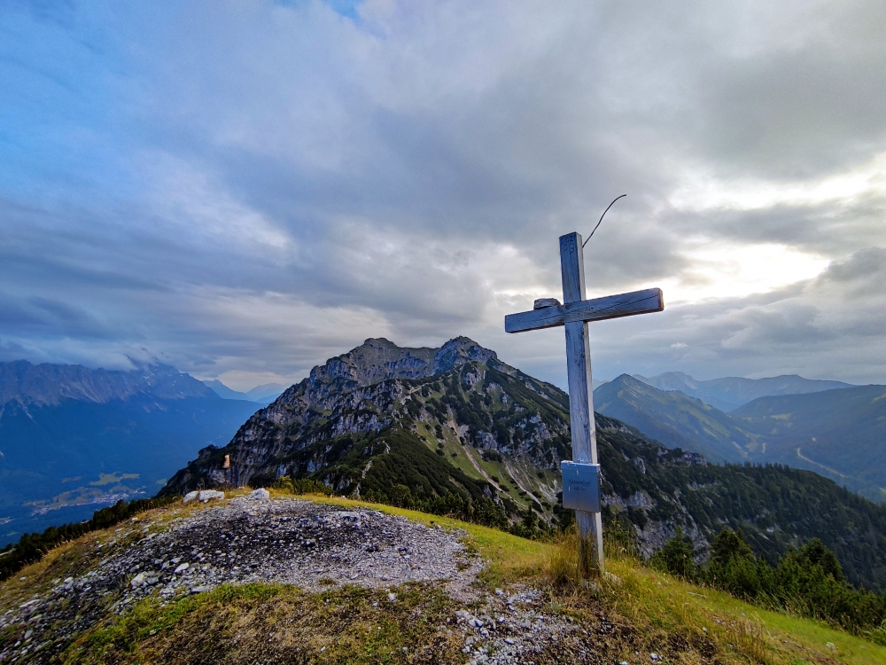 Wanderung Mittergern: Wanderung Mittergern: Gipfelkreuz (Katzenkopf)