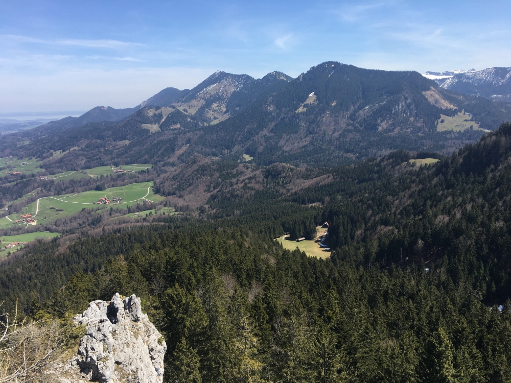 Wanderung Kitzstein aus dem Inntal: Wanderung Kitzstein aus dem Inntal: Blick auf den Hochries - rechts daneben Karkopf und Feichteck (Kindlwand)