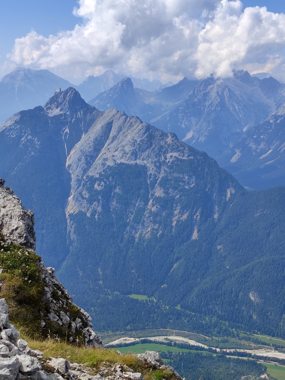 Brunnsteinanger -> Kirchlespitze: Blick zu den Arnspitzen