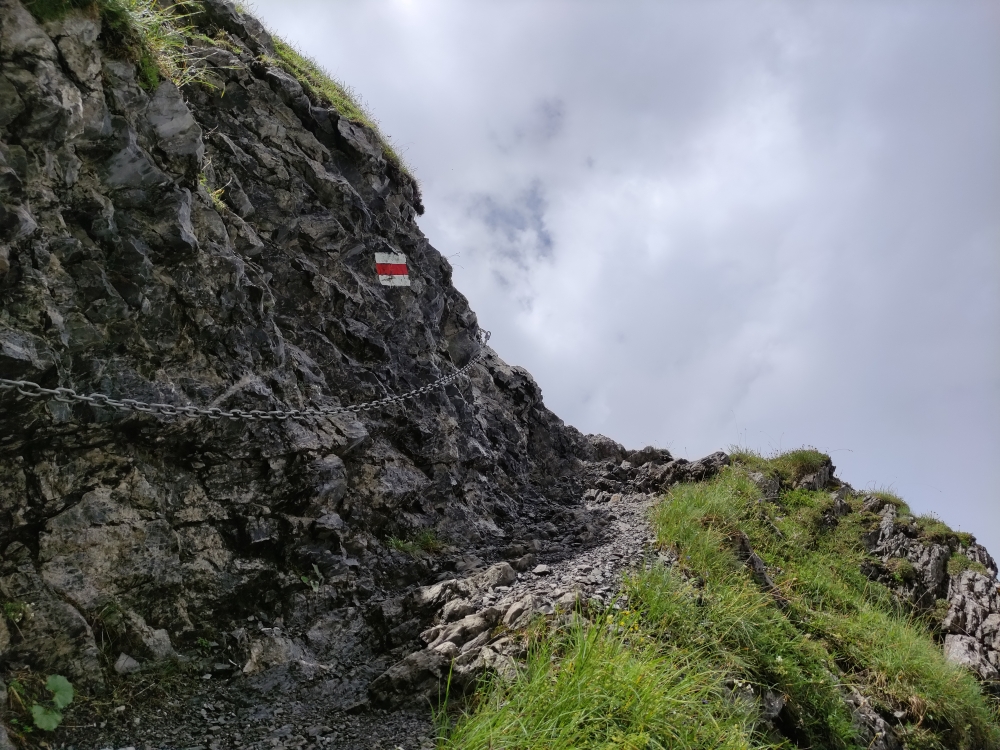 Wanderung Kistenpasshütte: Mit Seilsicherungen