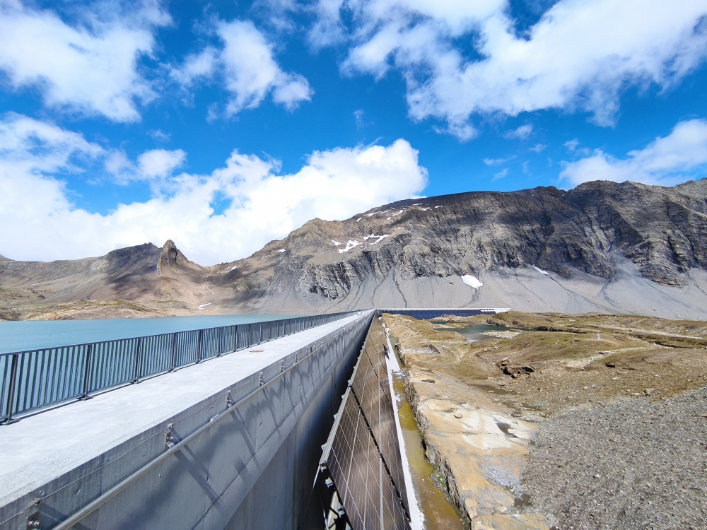 Wanderung Kistenpasshütte: Über die Staumauer